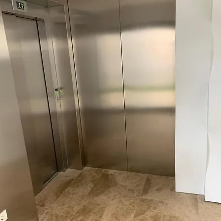 Isea Penthouse アパート カルプ